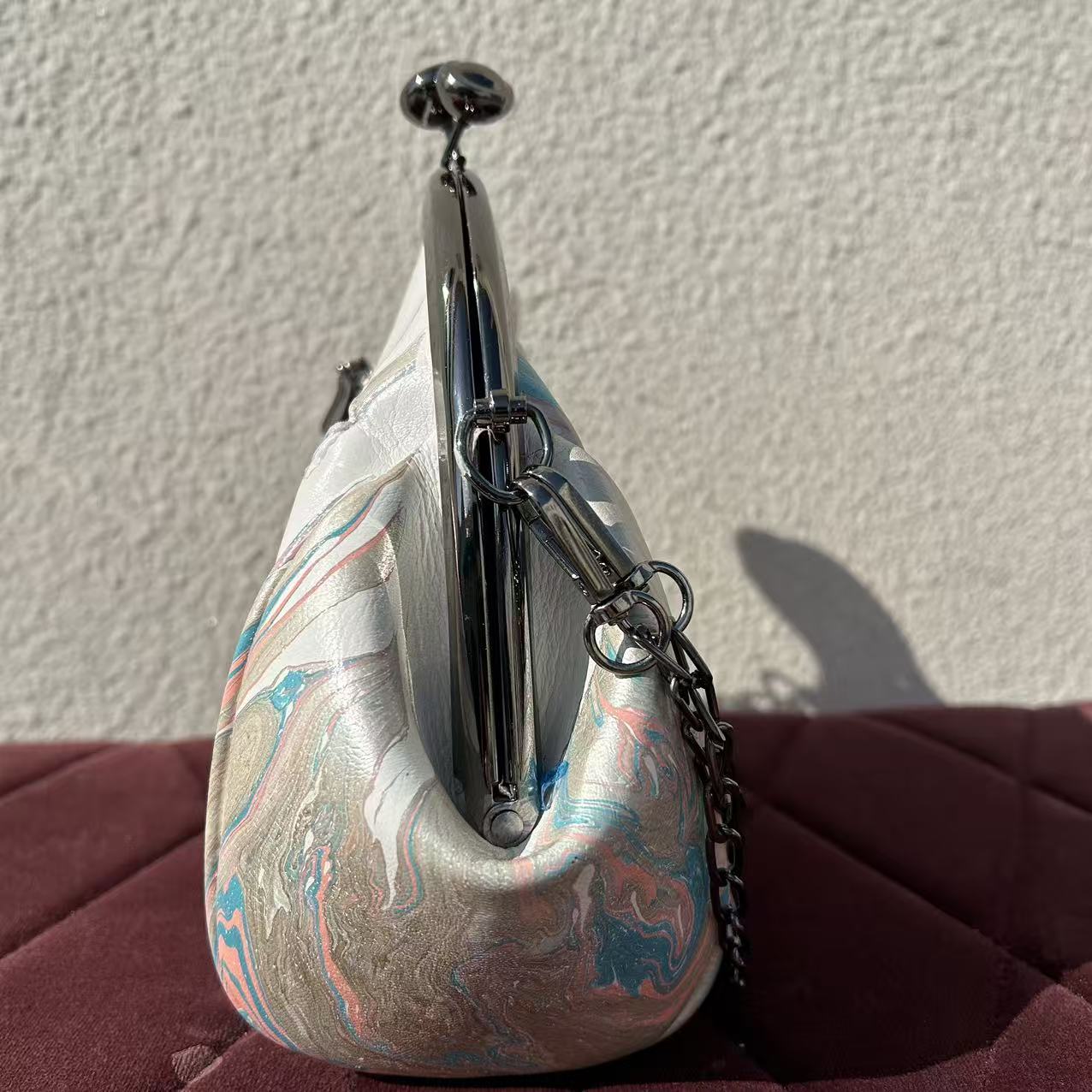 [Kiss-Lock Frame Crossbody Bag 1212]